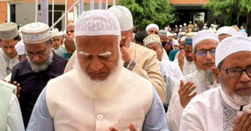 ঈদুল ফিতরের নামাজ আদায় করলেন জামায়াতের আমীর ড. শফিকুর রহমান