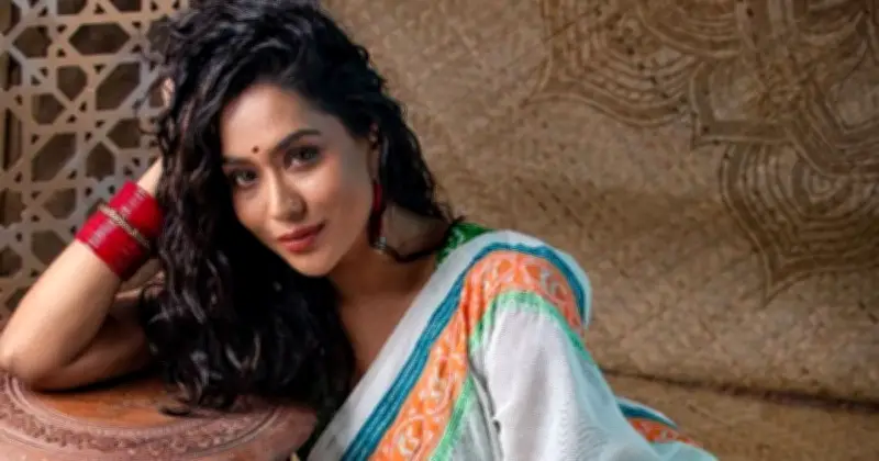 ঈদে অভিনেত্রী মমের শুভেচ্ছা: বিশ্বযুদ্ধের অস্থিরতায় ভারাক্রান্ত মন