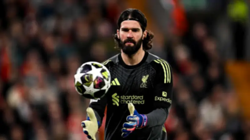 চোটে আঘাত, ব্রাজিলের প্রীতি ম্যাচ থেকে সরে গেলেন লিভারপুল গোলরক্ষক আলিসন