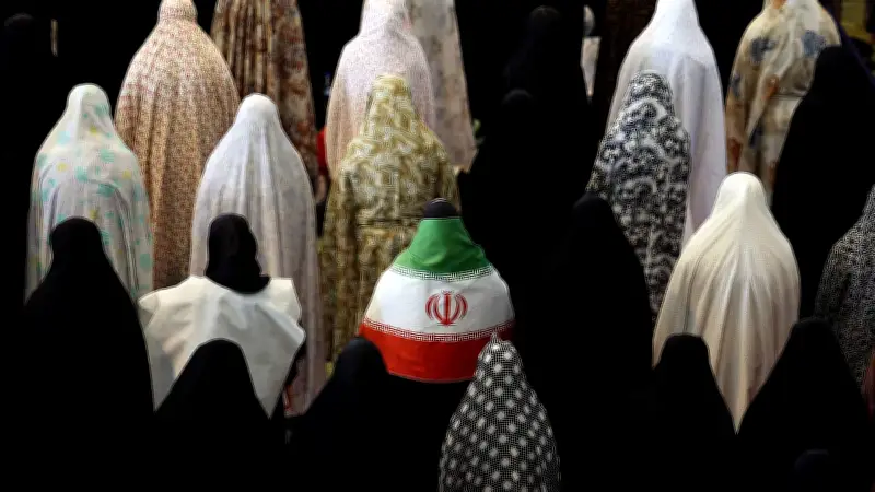 ইরানে ঈদের নামাজে নারীদের প্রতিবাদ ও শোকের ছবি