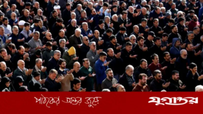 যুদ্ধের মাঝেও ইরানে ঈদের নামাজ, হাজারো মুসল্লির সমাগমে খোলা মাঠ
