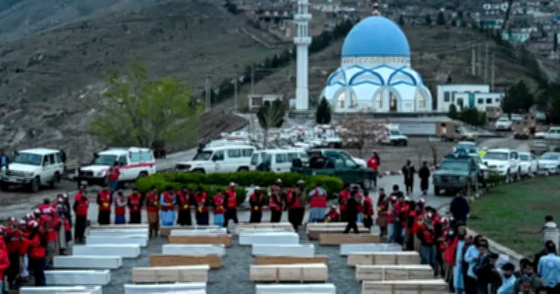 পাকিস্তানের বিমান হামলায় নিহত ভাইয়ের কবর খুঁজছেন আফগান যুবক শোহরাব ফাকিরি