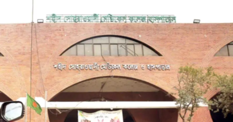 ঈদের আনন্দে আত্মহত্যার চেষ্টা: জিয়া উদ্যানে তরুণ ব্লেড দিয়ে নিজেকে ক্ষতবিক্ষত করেন