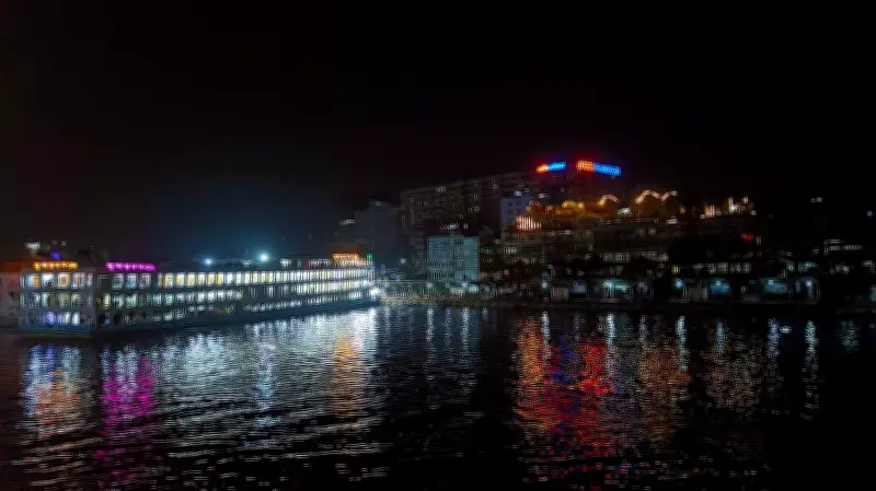 বরিশালের মানুষের জন্য লঞ্চ যাত্রা: শুধু যাতায়াত নয়, আবেগ ও ঐতিহ্যের গল্প