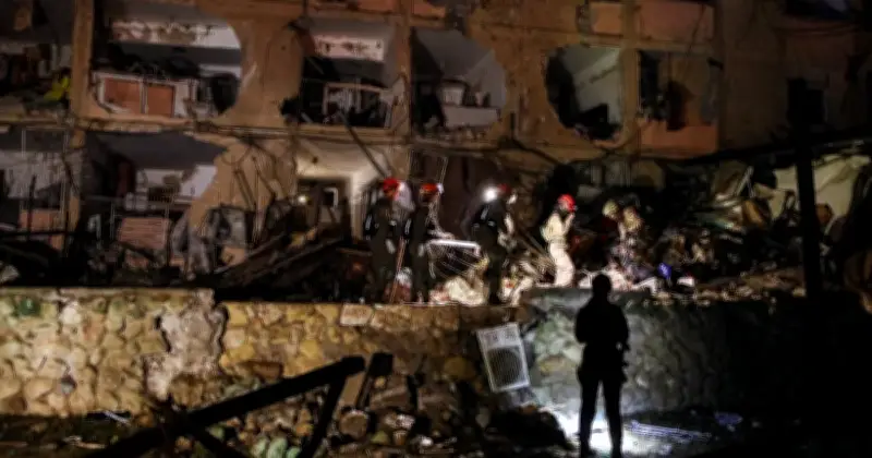 ইরানের ক্ষেপণাস্ত্র হামলায় ইসরায়েলে সর্বোচ্চ সতর্কতা, দিমোনা শহরে সরাসরি আঘাত