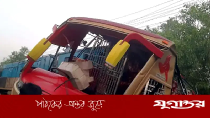 কুমিল্লায় বাস-ট্রেন সংঘর্ষে নিহত ১২, আহত অনেকে, রেল যোগাযোগ বিচ্ছিন্ন