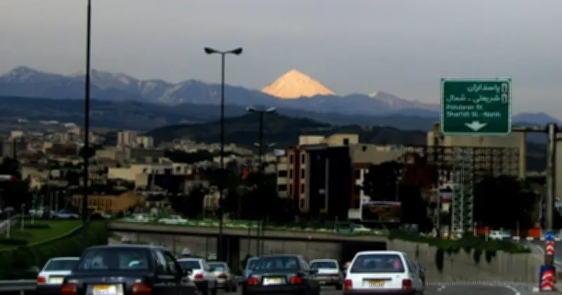 ইরানের তেহরানে শক্তিশালী বিস্ফোরণ: মার্কিন-ইসরায়েলি হুমকির প্রেক্ষাপটে বিদ্যুৎকেন্দ্র লক্ষ্য করার আশঙ্কা