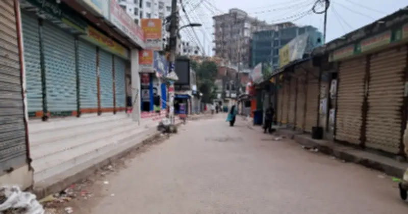 ঈদের দ্বিতীয় দিনে রাজধানী ঢাকা প্রায় জনশূন্য, গণপরিবহনে যাত্রী স্বল্পতা