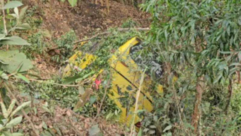 বান্দরবানে পর্যটকবাহী বাস খাদে, আহত ৩০; দেশজুড়ে দুর্ঘটনা ও রাজনৈতিক বক্তব্য