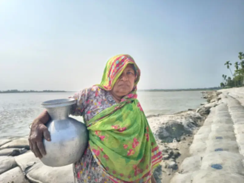 তিস্তার ভাঙনে ভূমিহীন রেফু বেগম: পানির সংকটে নদীর পানি ব্যবহার