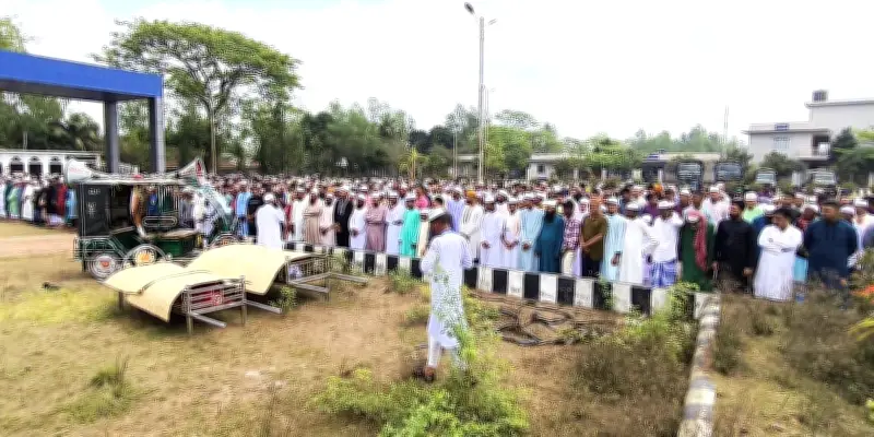 ব্রহ্মপুত্রে ভাসমান সেতু ভেঙে নিহত পাঁচ শিশুর জানাজা ও দাফন সম্পন্ন