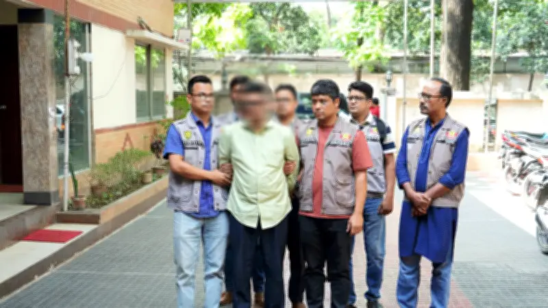 প্রধানমন্ত্রীর উপদেষ্টা পরিচয়ে প্রতারণা: আরিফ মাঈনুদ্দিন গ্রেপ্তার