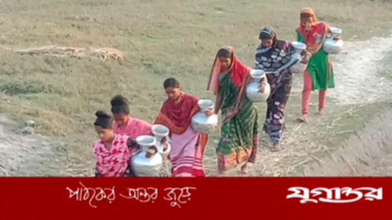 খুলনার কয়রা উপজেলায় তীব্র সুপেয় পানির সংকট, দুই লাখ মানুষ হাঁসফাঁস