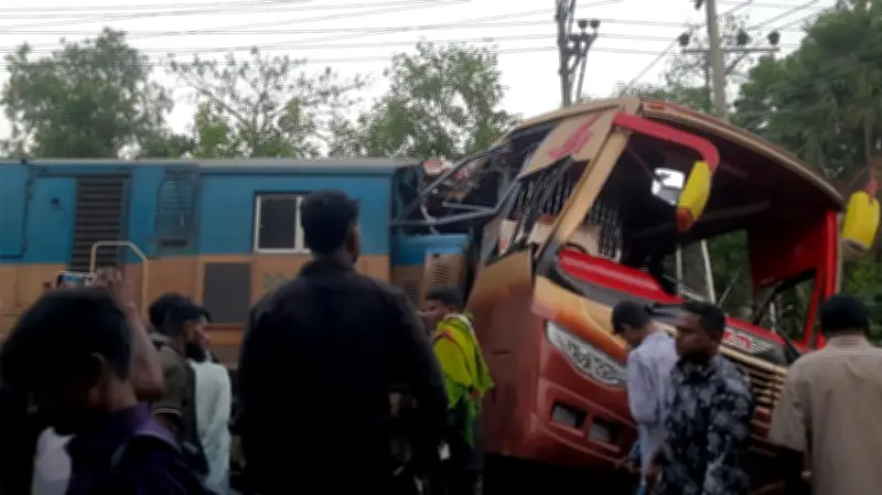 বাংলাদেশে অনলাইন শিক্ষার অগ্রগতি: ডিজিটাল প্ল্যাটফর্মের মাধ্যমে শিক্ষার্থীদের নতুন সুযোগ