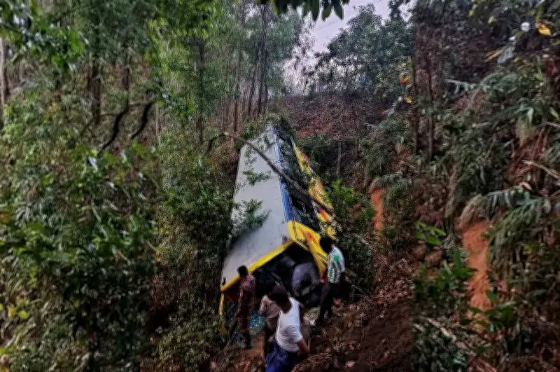 বান্দরবানে বাস দুর্ঘটনা: গাছে আটকে রক্ষা পেল ৪৪ যাত্রীর প্রাণ, আহত ১৫