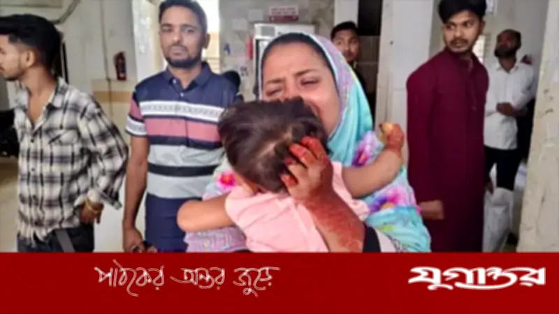 কুমিল্লায় বাস-ট্রেন সংঘর্ষ: ১২ নিহত, স্ত্রী-সন্তান হারিয়ে গাড়িচালক পাগলপ্রায়