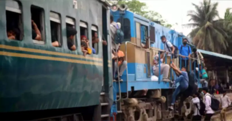 ঈদের পরের ঢাকা: উপার্জনের জন্য উৎসব মিস করে কর্মজীবীদের বাড়ি ফেরার লড়াই