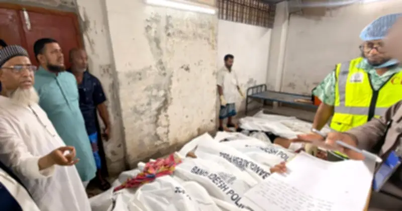 কুমিল্লায় ট্রেন-বাস সংঘর্ষ: জামায়াতে ইসলামীর ১২ অ্যাম্বুলেন্স ও চিকিৎসা সহায়তা