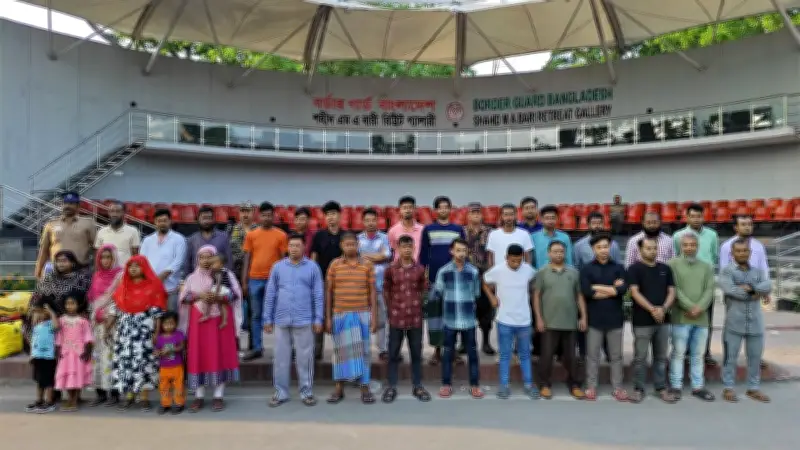 ভারত ৩৩ বাংলাদেশিকে ফেরত পাঠালো, ‘প্রধানমন্ত্রীর উপদেষ্টা’ পরিচয়ে প্রতারণার অভিযোগ
