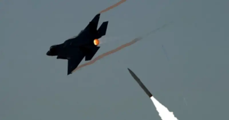 ইরানের আকাশসীমায় এফ-১৫ই লক্ষ্য করে ক্ষেপণাস্ত্র হামলা, তদন্ত চলছে