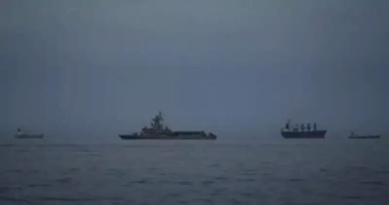 মধ্যপ্রাচ্য উত্তেজনায় ইরানের হরমুজ প্রণালী বন্ধের হুমকি, বাংলাদেশে অর্থনীতির সুরক্ষা পরিকল্পনা