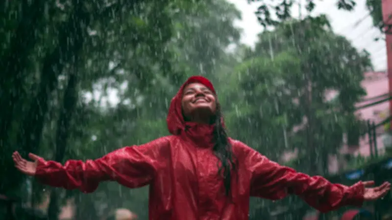 বৃষ্টির পরের সোঁদা গন্ধের রহস্য: পেট্রিকোরের বৈজ্ঞানিক ব্যাখ্যা