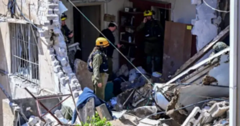 ইরানের ক্ষেপণাস্ত্র হামলায় ইসরায়েলে ১৫ জন আহত, ক্লাস্টার বোমার আতঙ্কে লাখো মানুষ আশ্রয়কেন্দ্রে