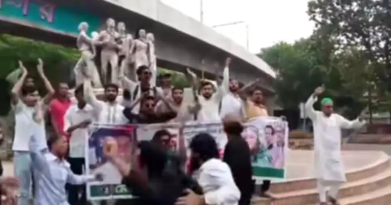 ঢাবি ক্যাম্পাসে নিষিদ্ধ ছাত্রলীগের ঝটিকা মিছিল, রাজবন্দি মুক্তি ও পুলিশ হত্যার বিচারের দাবি