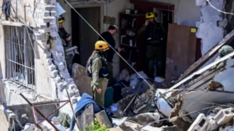 ইসরায়েলে ইরানের হামলায় আহত ১৫, বাঁশখালীতে শিশুর মৃত্যু, হরমুজ প্রণালি বন্ধের হুমকি