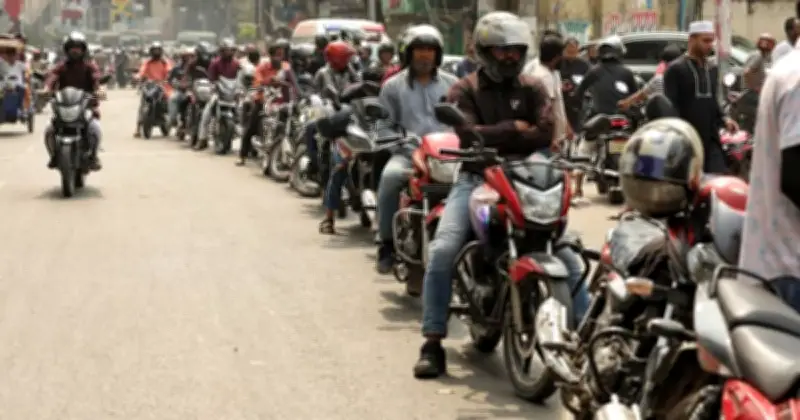 জ্বালানি সংকটে দেশের সব পেট্রোল পাম্প বন্ধের হুমকি, নিরাপত্তাহীনতার অভিযোগ