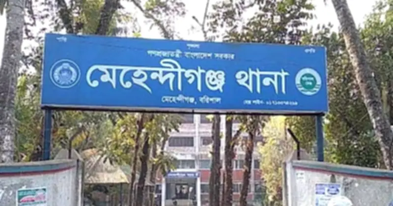 বরিশালে সালিশি বৈঠকে পুলিশের সামনেই বৃদ্ধকে পিটিয়ে হত্যার অভিযোগ