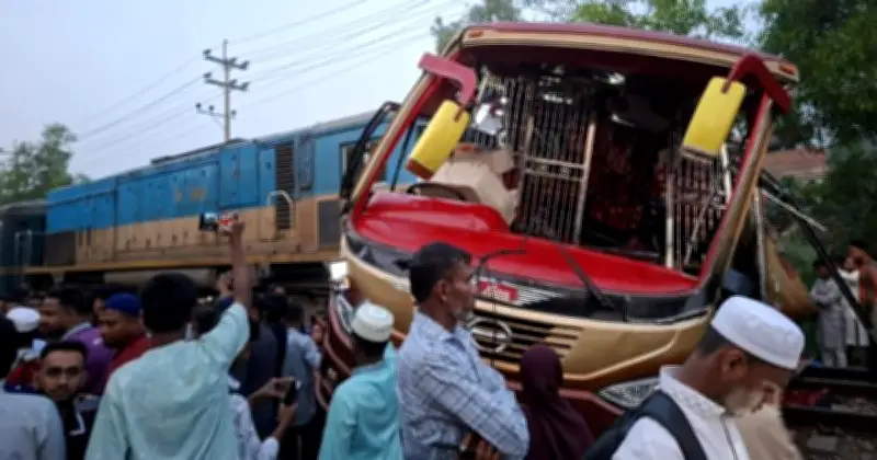 ঝিনাইদহের পাঁচ নাগরিকের মর্মান্তিক মৃত্যু: কুমিল্লার রেলক্রসিংয়ে বাস-ট্রেন সংঘর্ষে এক পরিবারের তিন সদস্যসহ নিহত