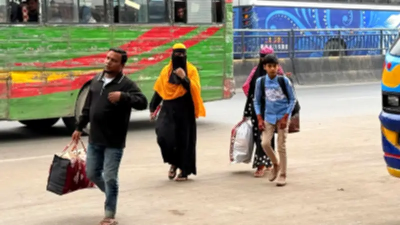 ঈদ শেষে আজও গ্রামমুখী যাত্রী, গাবতলীতে ভিন্ন চিত্র