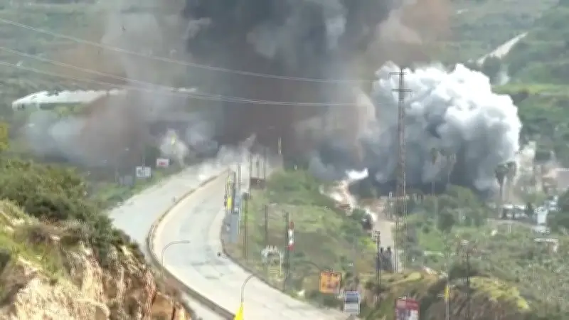 মার্কিন যুক্তরাষ্ট্রে বর্ণবাদবিরোধী বিক্ষোভে উত্তাল পরিস্থিতি, আহত পুলিশ কর্মকর্তা