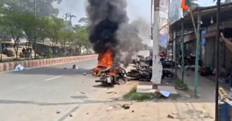 পাবনার ঈশ্বরদীতে বিএনপির দুই পক্ষের সংঘর্ষে গুলি, অগ্নিসংযোগ; আহত ৩০