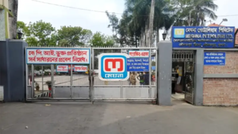 খুলনা সহ ১৫ জেলায় জ্বালানি তেল সংকট, বিএনপির অভ্যন্তরীণ নজরদারি ও অন্যান্য সংবাদ