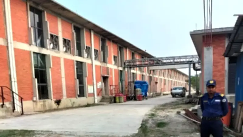 মানিকগঞ্জে পোশাক কারখানায় ডাকাতি, খুলনাসহ ১৫ জেলায় জ্বালানি তেল সংকট, বিএনপির অভ্যন্তরীণ নজরদারি