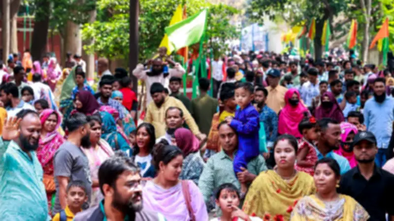 ঈদের শেষ দিনে চিড়িয়াখানায় ভিড়, নেইমার ছিটকে যাচ্ছেন ট্রাম্পের দল থেকে