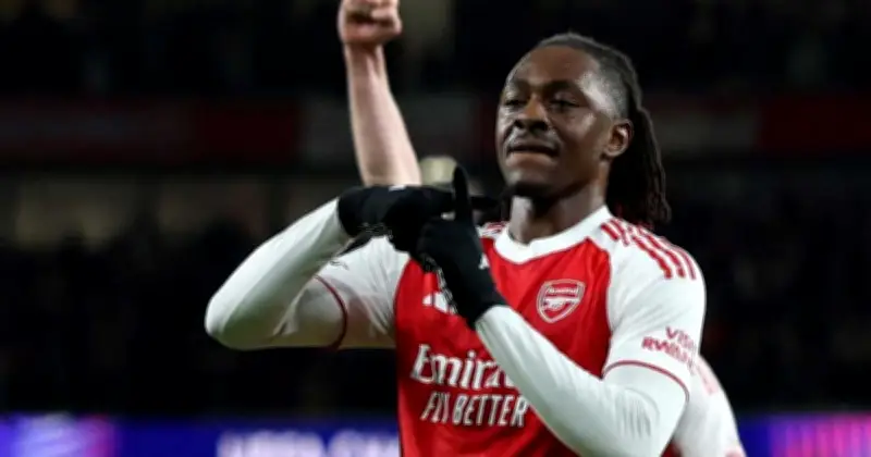 ইংল্যান্ড দল থেকে ছিটকে গেলেন আর্সেনাল মিডফিল্ডার এবেরেচি এজে