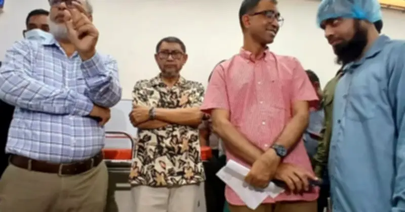 স্বাস্থ্যমন্ত্রীর নির্দেশে কলেজ গেটের 'ডক্টরস কেয়ার হাসপাতাল' সিলগালা, ভুয়া চিকিৎসকের অভিযোগ