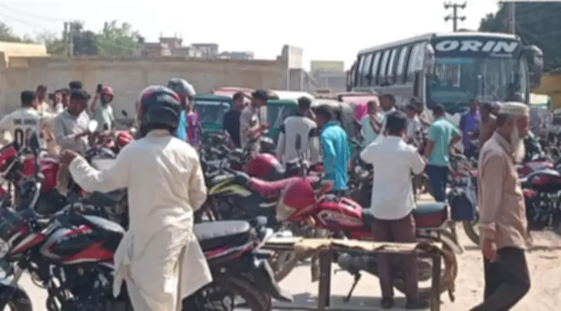 গাইবান্ধায় পেট্রল সংকটে মহাসড়ক অবরোধ, পুলিশের হস্তক্ষেপে স্বাভাবিক যান চলাচল