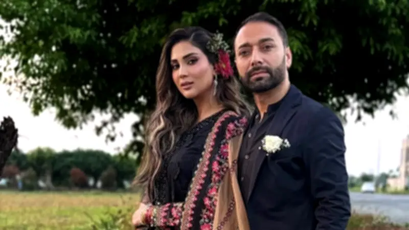 ফিজার তৃতীয় বিয়ে: স্বামী এজাজ খানের সঙ্গে ঘরোয়া অনুষ্ঠানে পরিণয়