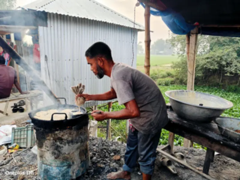 নাটোরে আসাদ আলীর জিলাপি ব্যবসা: এক হাজার টাকা থেকে সফল উদ্যোক্তার গল্প