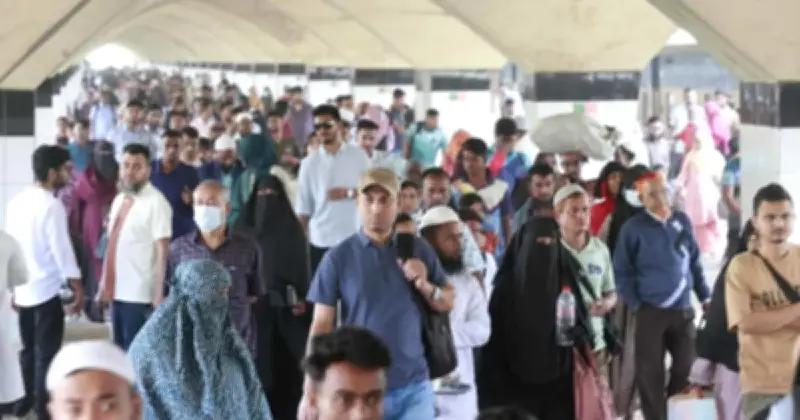 ঈদ ছুটির পর রাজধানীতে ফিরছে কর্মব্যস্ততা, গণপরিবহনে স্বস্তির ভিড়