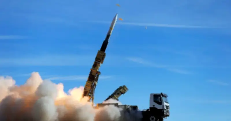 ইরানের ক্ষেপণাস্ত্র হামলায় ইসরায়েলের ডিমোনা ও তেল আবিব বিধ্বস্ত, মার্কিন ঘাঁটিও লক্ষ্য