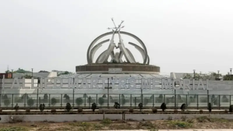 ব্রাহ্মণবাড়িয়ার ‘মৈত্রীস্তম্ভ’ এখনো উদ্বোধনের অপেক্ষায়, ধুলাবালু ও ধোঁয়ায় নষ্ট হচ্ছে সৌন্দর্য