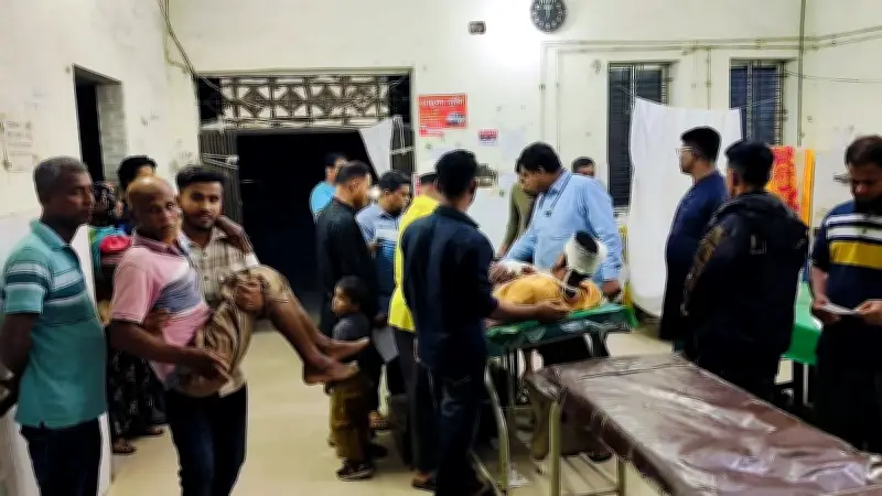 নড়াইলে ঈদের মাংস বণ্টন নিয়ে সংঘর্ষ: ২৫ জন আহত, ১৪ জন আটক