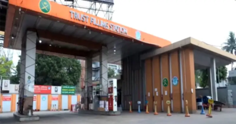 রাজধানীর পাম্পে জ্বালানি তেলের সংকট: দীর্ঘ লাইনেও মিলছে না তেল