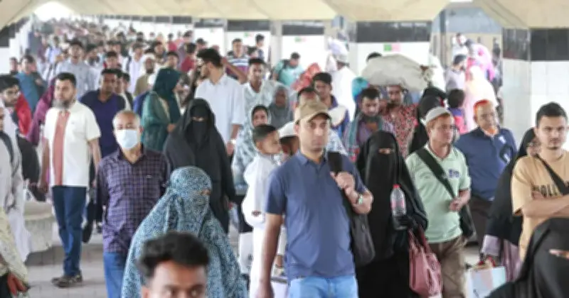 ঈদ শেষে কর্মস্থলে ফেরা: ঢাকামুখী ট্রেনে বাড়তি যাত্রীচাপ, স্বস্তির যাত্রা