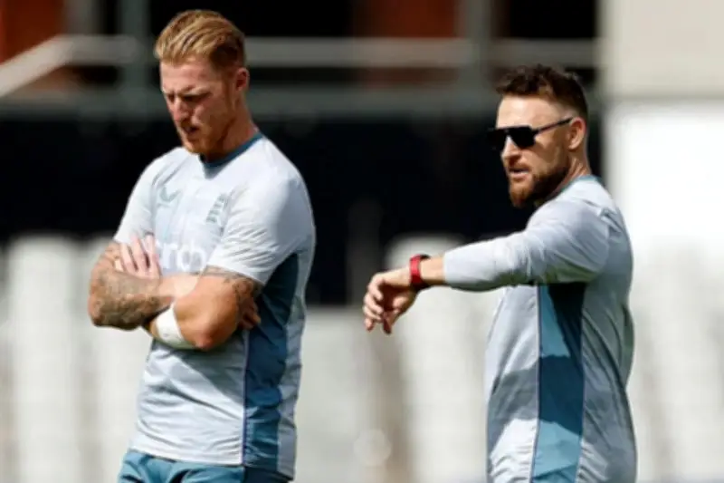 অ্যাশেজ ব্যর্থতার পরও ইংল্যান্ডের কোচ-অধিনায়ক বহাল, অস্ট্রেলিয়ার কিংবদন্তিদের সতর্কবার্তা